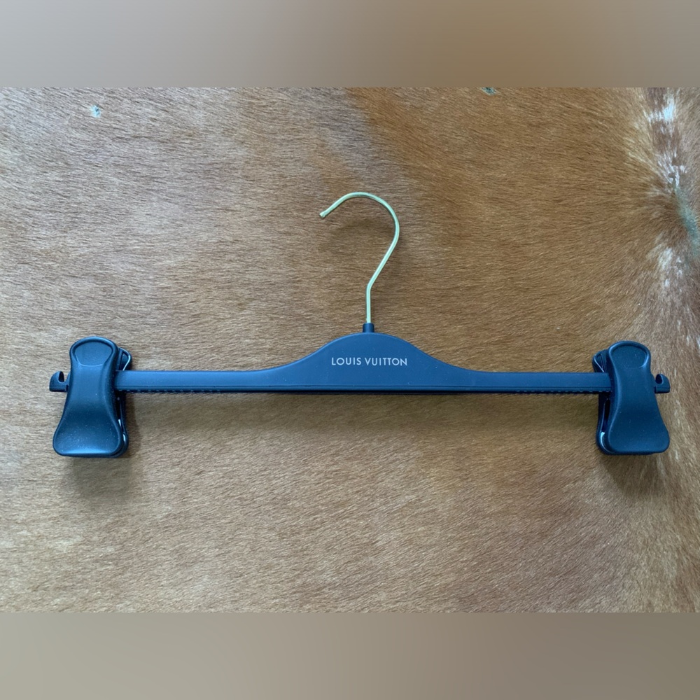 #20 Louis Vuitton Hanger
